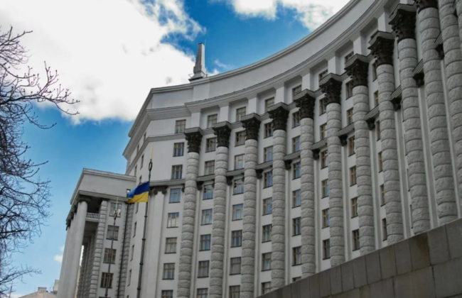 Тождественна ли отставка правительства прекращению его полномочий – что говорят Конституция и закон о Кабмине