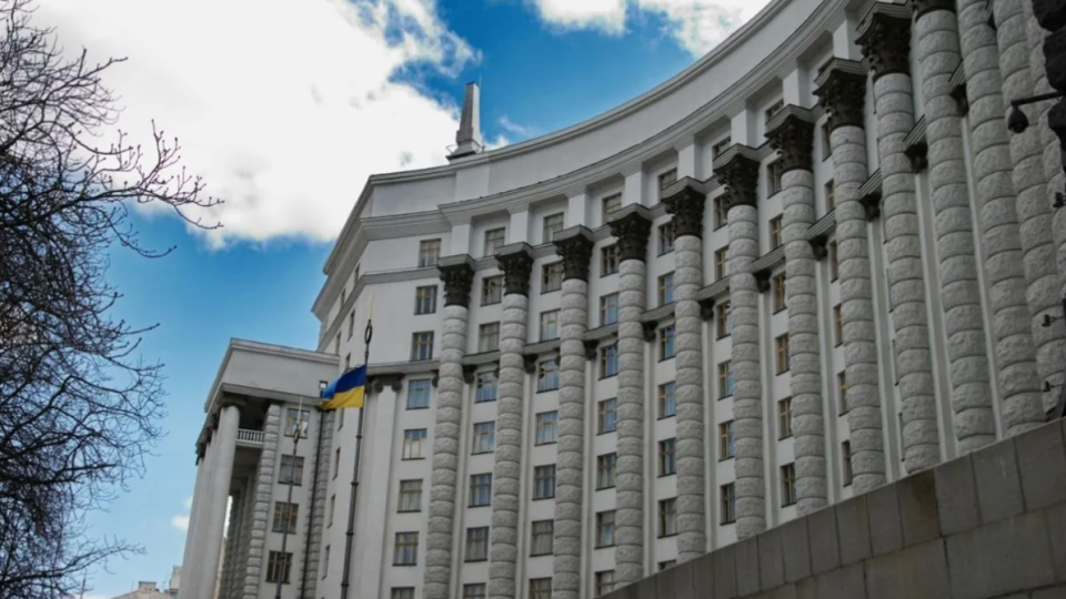 Тождественна ли отставка правительства прекращению его полномочий – что говорят Конституция и закон о Кабмине