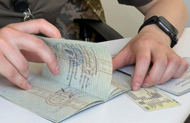 Право на зняття з обліку військовозобов'язаних мають особи, які вже вибули за межі України, а не ті, що збираються – Верховний Суд
