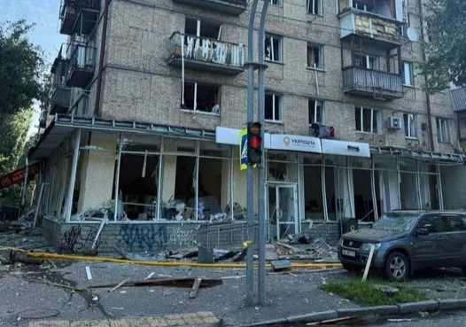 Російська атака пошкодила два відділення Укрпошти в Києві