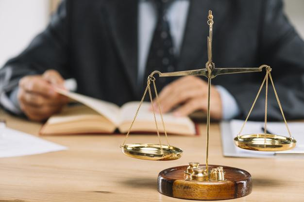 Суд не вправе решать вопрос об уменьшении суммы расходов на профессиональную правовую помощь по собственной инициативе — Черкасский апелляционный суд