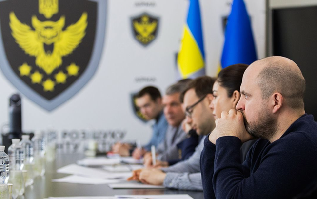 В АРМА підвищать посадові оклади — скільки будуть платити радникам і помічникам