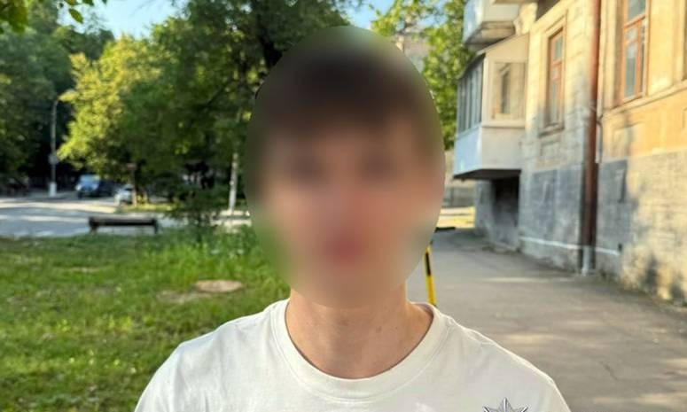 Притворился женщиной и выманил у военного средства «на лечение» — в Хмельницкой области судили мошенника