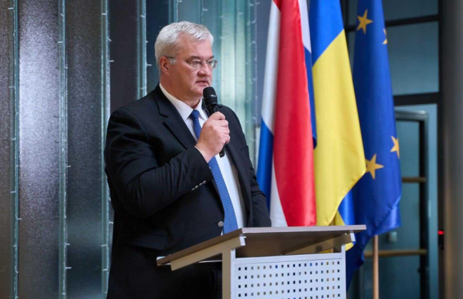 Андрій Сибіга заявив, що для держслужбовців і суддів множинне громадянство залишається забороненим, хоча прийнятий закон окремо їх не виділяє