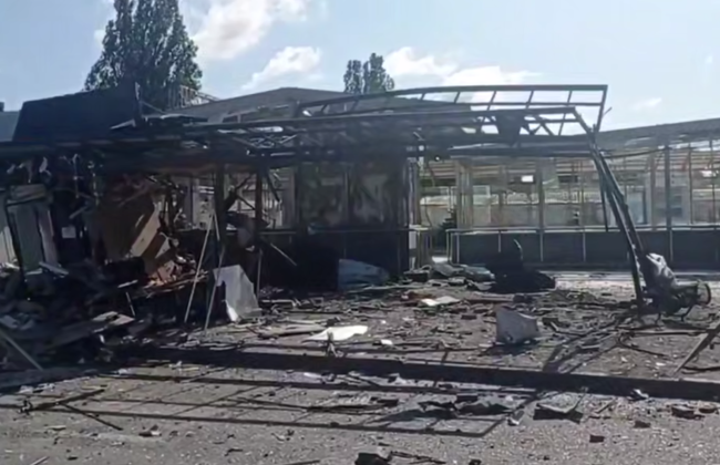 В Киеве поврежден один из выходов станции метро Святошин — изменены маршруты транспорта, видео