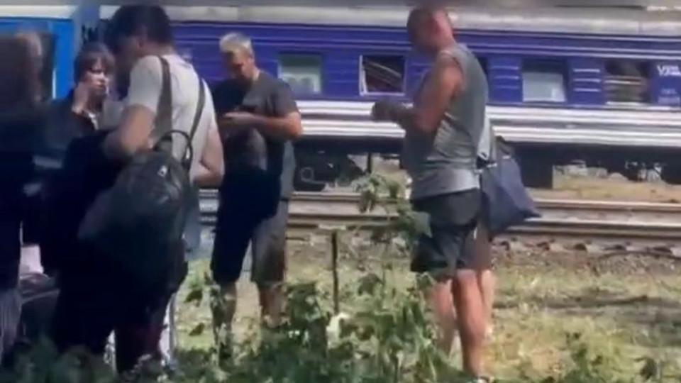 Через ракетний обстріл Дніпра пошкоджено поїзд Одеса — Запоріжжя