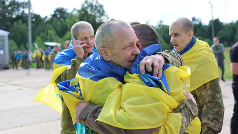Украина вернула из плена группу воинов ВСУ, Нацгвардии и ГПСУ