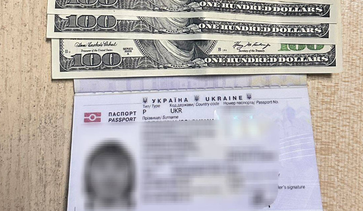 Теща намагалася «купити» у прикордонників пропуск для свого зятя і поплатилася за це