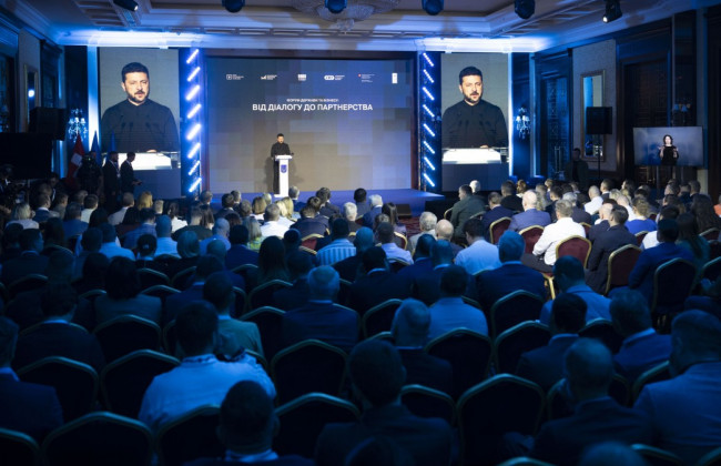 Обсяг оборонних видатків у бюджетах на 2026, 2027, 2028 роки будуть корегувати з урахуванням воєнно-політичної обстановки: Зеленський увів в дію рішення РНБО