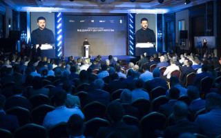Обсяг оборонних видатків у бюджетах на 2026, 2027, 2028 роки будуть корегувати з урахуванням воєнно-політичної обстановки: Зеленський увів в дію рішення РНБО