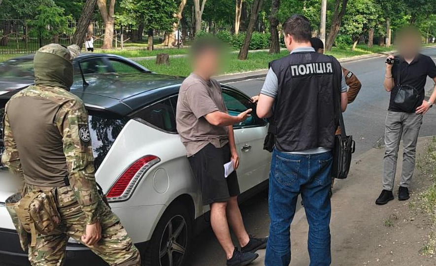 В Одесі затримали чоловіка, який за 40 тис грн хотів купити секретні військові розробки