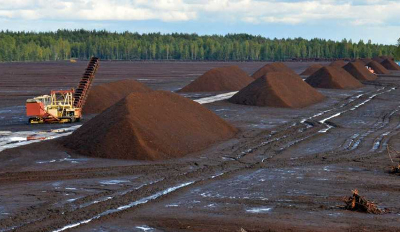 Украинцам объяснили, можно ли выйти на пенсию раньше 60 лет при работе на предприятии по добыче торфа