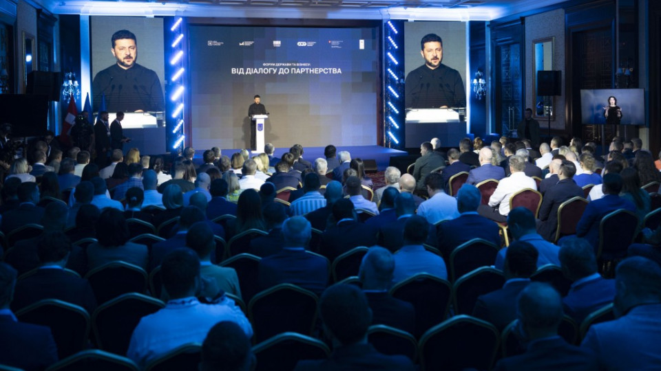 Обсяг оборонних видатків у бюджетах на 2026, 2027, 2028 роки будуть корегувати з урахуванням воєнно-політичної обстановки: Зеленський увів в дію рішення РНБО