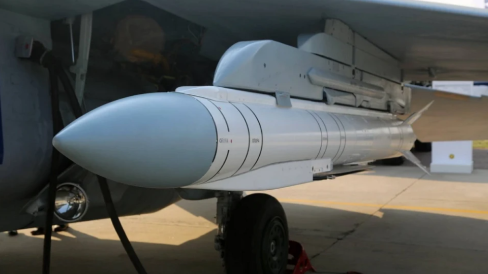 Росіяни атакували Дніпро новітньою бомбою-ракетою «Гром-1» — що про неї відомо