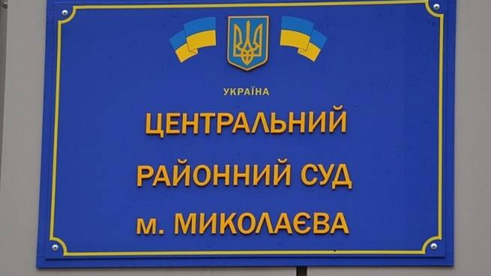 В Николаеве в баре пьяный мужчина подошел к девушке и держал у ее лица гранату