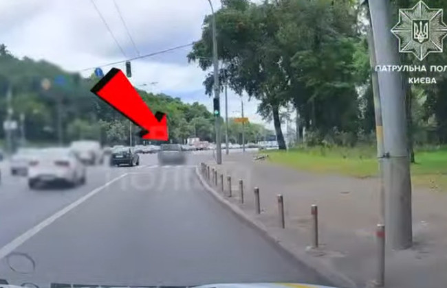 У Києві покарали водія, який проїхався смугою для громадського транспорту — відео