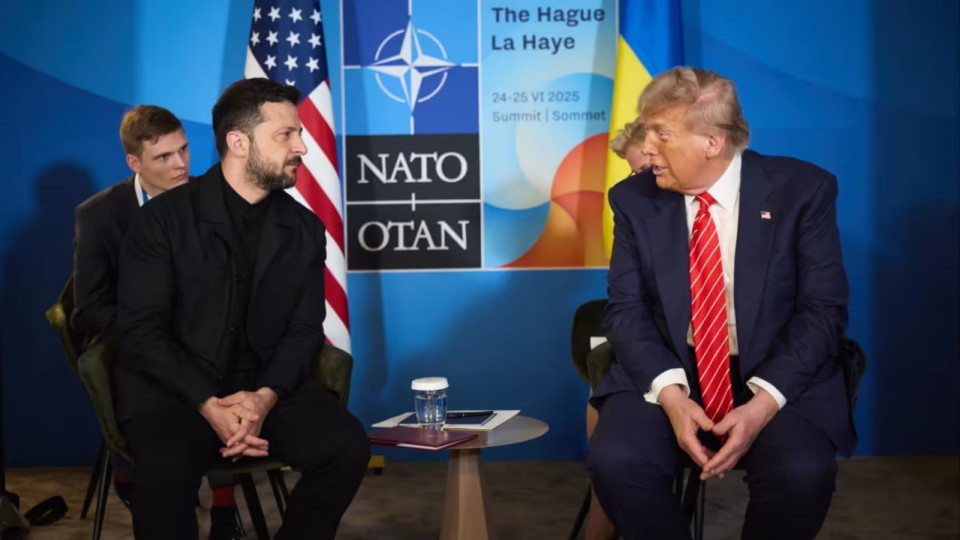 Дональд Трамп и Владимир Зеленский обсудят приостановление поставок оружия США