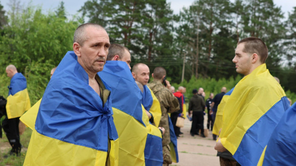 Обмін полоненими: додому повертається молодь, поранені та тяжкохворі українські захисники, фото