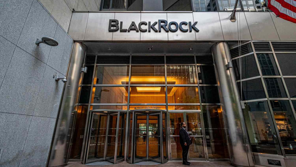 BlackRock призупинила залучення інвесторів до фонду відновлення України через невизначеність Трампа