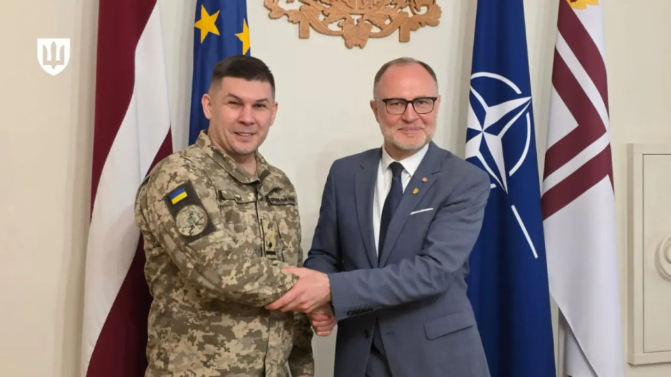 Латвия передала Украине бронетранспортеры