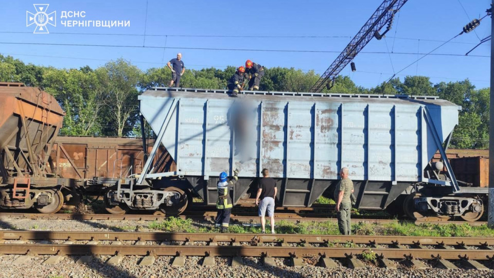 В Ніжині підліток загинув від ураження струмом на даху вагона, дівчина в реанімації