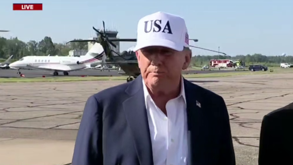 Трамп заявив, що багато допомагає Україні