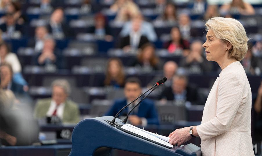 У Європарламенті почалися дебати щодо вотуму недовіри президенту Єврокомісії Урсулі фон дер Ляєн