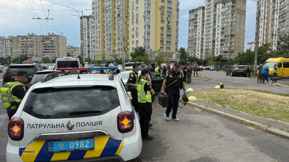 У Києві невідомий застрелив чоловіка в авто — зловмисник вистрілив та втік