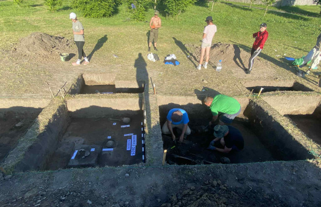 На Ровенщине обнаружили средневековое захоронение с уникальными артефактами, фото