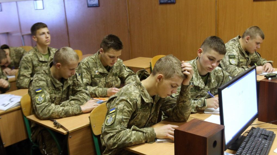 Базову загальновійськову підготовку замінять підготовкою до нацспротиву, але її проходження не звільнятиме від направлення на базову військову службу