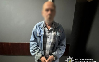 У Києві затримали чоловіка, який роздягнувся перед дітьми на пляжі у Гідропарку