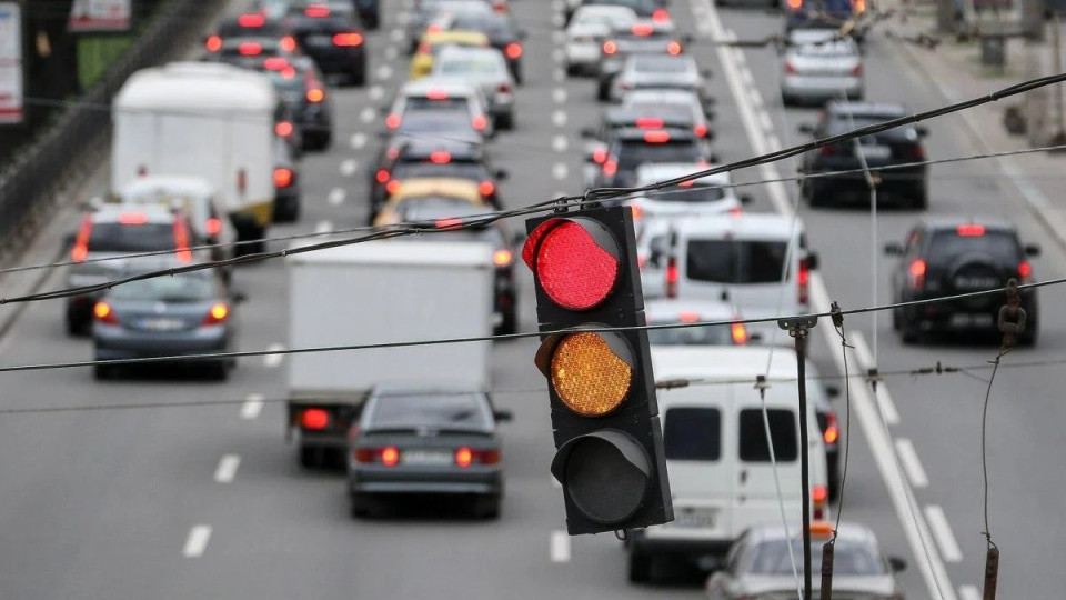 У Києві перекрито рух транспорту на низці вулиць — поліція