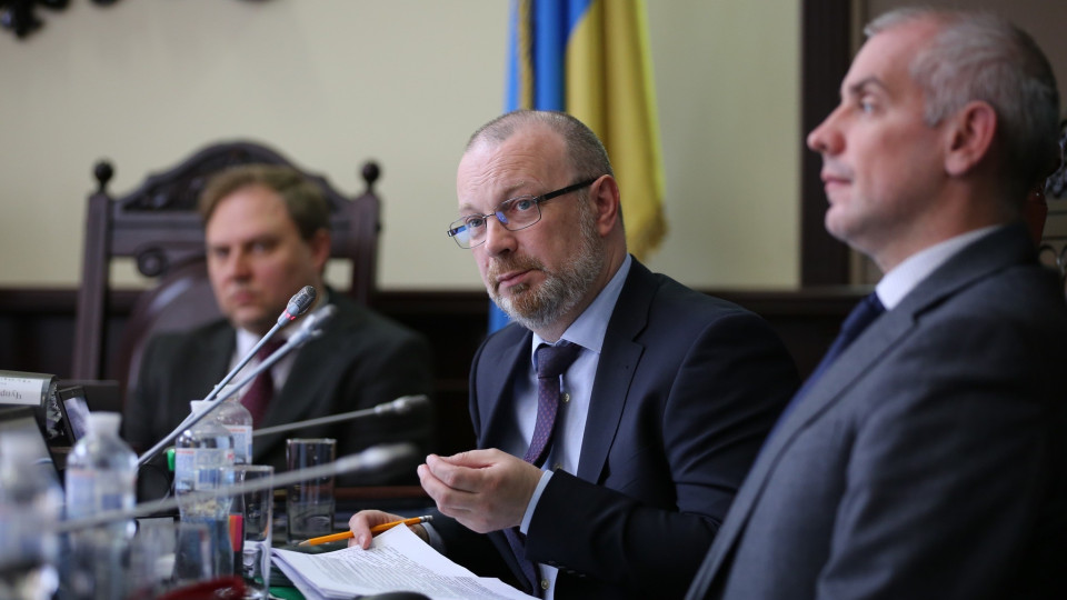 Участь родичів членів ВККС та Вищої ради правосуддя у конкурсах на суддівське крісло пропонують дещо ускладнити – законопроект