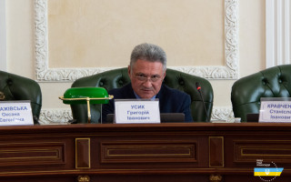 «Дякую, Ваша величносте!», – члени Ради правосуддя публічно посварилися через відпустки, службові автомобілі і закордонні відрядження