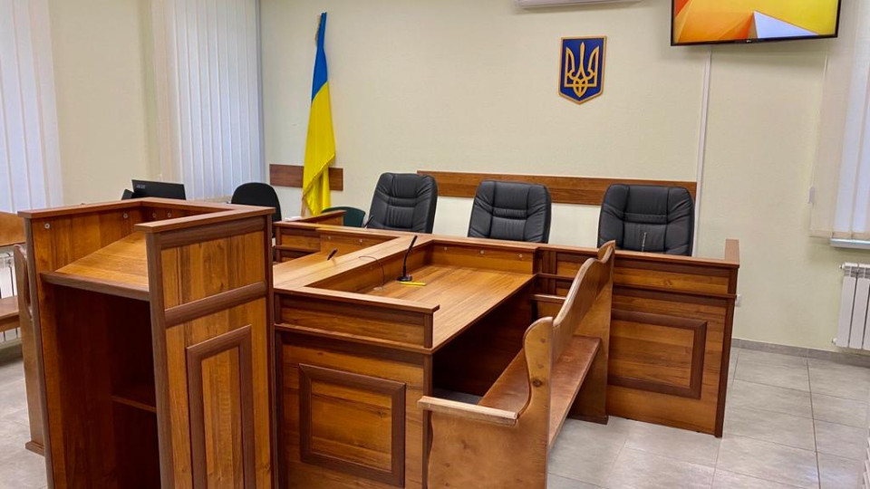 ГСА продолжает закупать в суды «хлам», офисная техника и судейские мантии низкого качества – судья