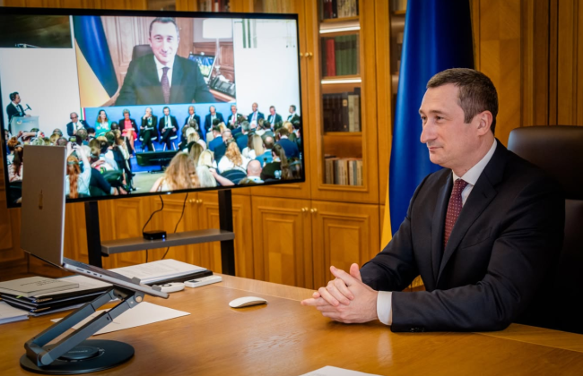 За границей будут строить сети центров единства украинцев, которые будут способствовать их возвращению – Кабмин согласовал предложение Минединства