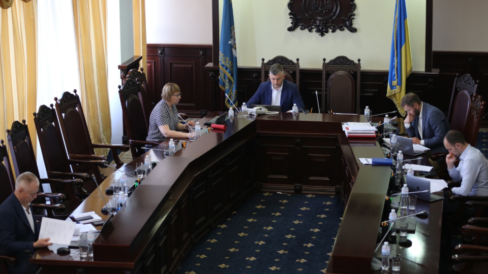 «Усі рівні, але деякі рівніші за інших» – як члени Вищої ради правосуддя проходили співбесіди з ВККС
