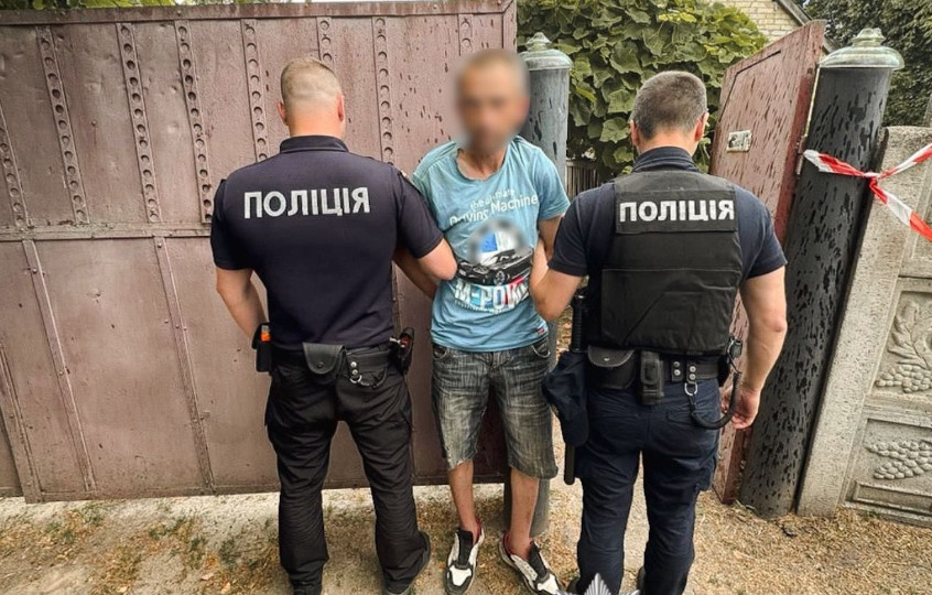 На Київщині затримали чоловіка, який до смерті забив рідну матір