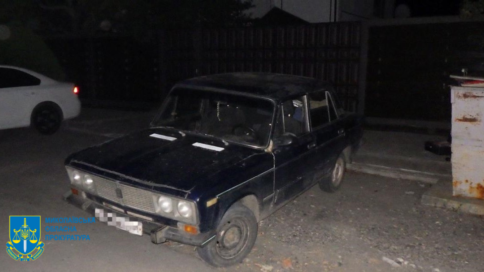 В Николаевской области пьяный водитель возил людей на крыше авто — один пассажир в реанимации