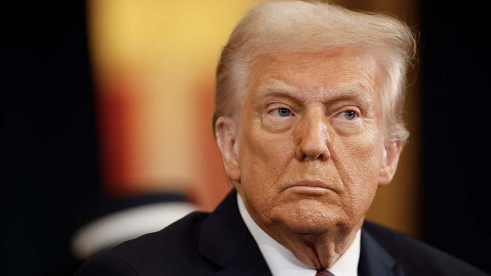 Трамп пригрозив судом газеті WSJ через статтю про його листівку до дня народження Епштейна