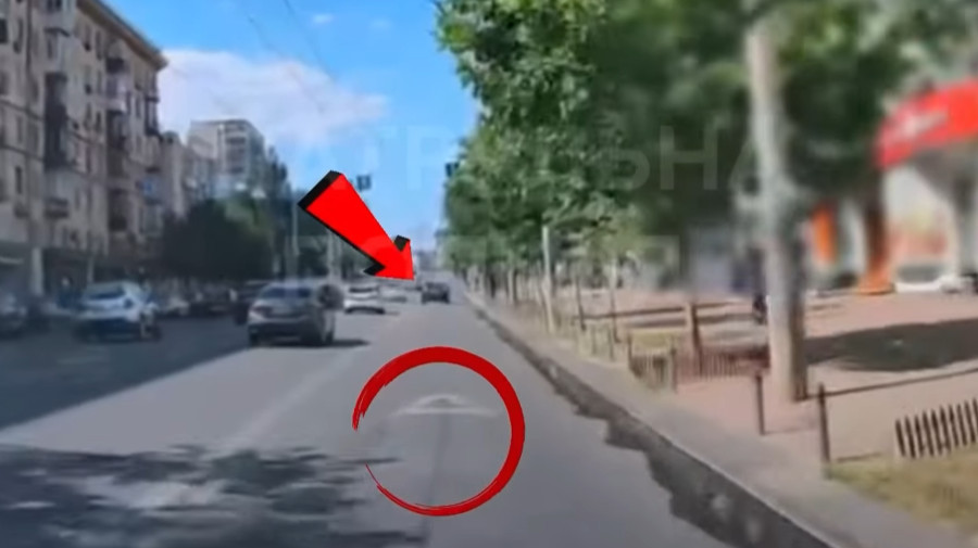 В Киеве наказали водителя, который проехал по полосе для общественного транспорта — видео