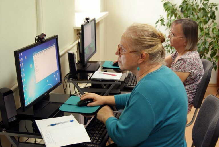Работник достиг пенсионного возраста: что делать работодателю