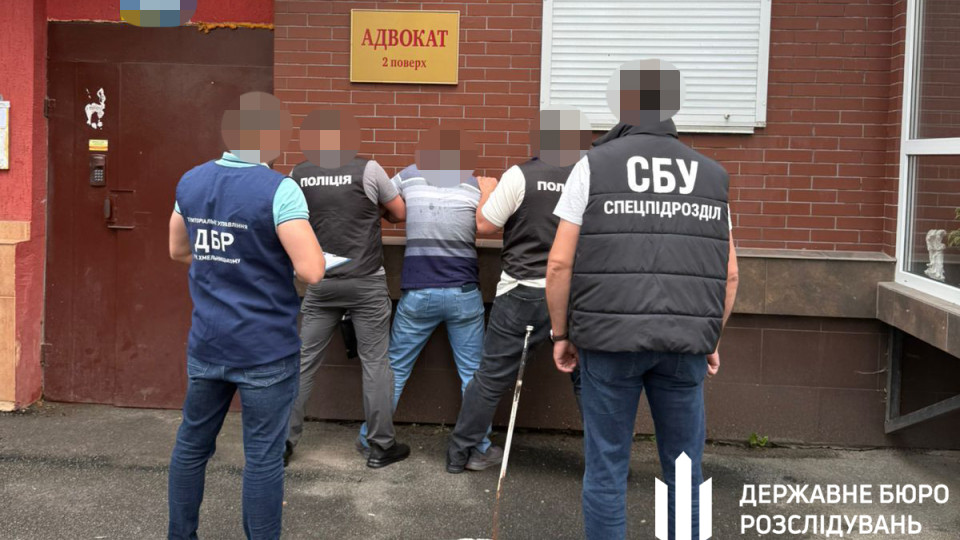 В Хмельницкой области главного инспектора налоговой разоблачили на взятке в 200 тысяч гривен