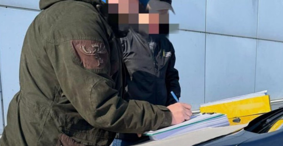 Помогали уклонистам незаконно выезжать за границу — НАБУ и САП завершили расследование по делу судей и адвоката