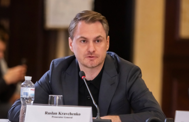 Руслан Кравченко отметил, что закон 12414 позволит упростить набор людей в прокуратуру – в том числе среди бывших правоохранителей