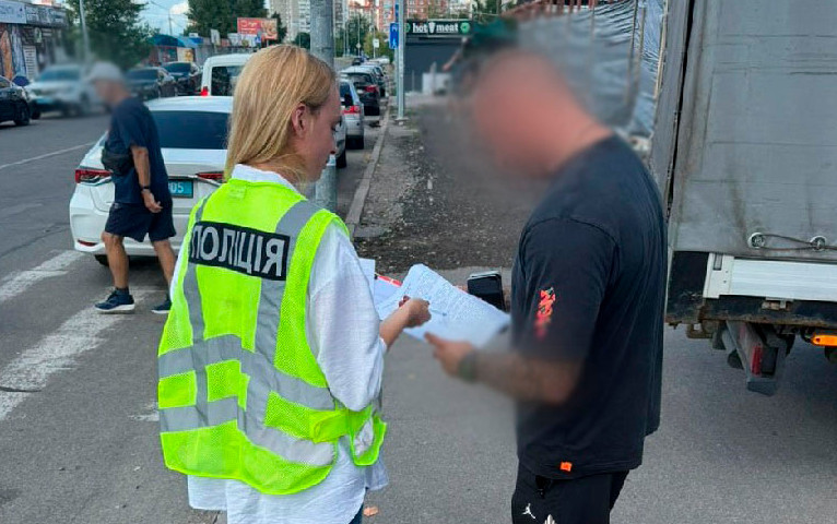 У Києві викрили підприємця, який захопив землю та збудував на ній комерційний об’єкт під оренду