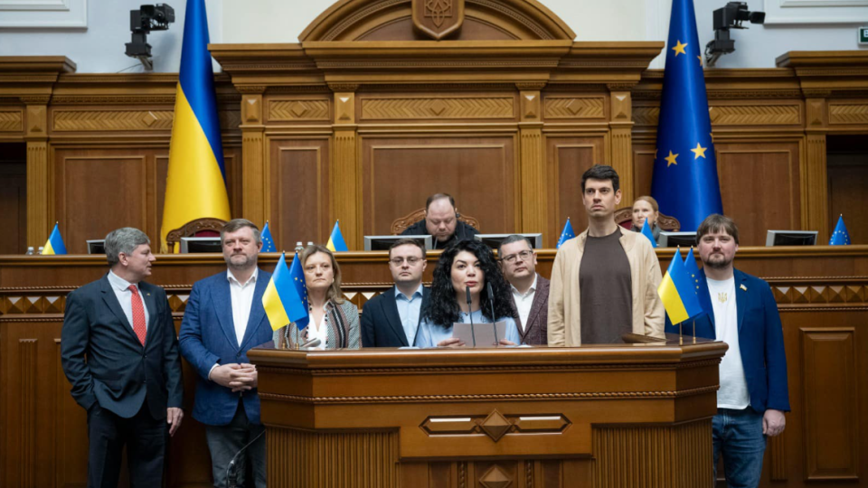 Тамила Ташева из «Голоса», поддержавшая в зале законопроект 12414, заявила, что будет голосовать за отмену его норм