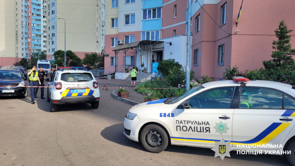 В Деснянском районе Киева 4-летний мальчик выпал из окна 21-го этажа