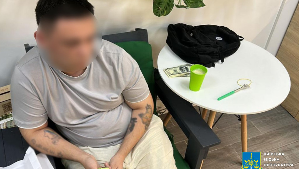 $7000 за «списание из армии» — в Киеве задержали псевдоправоохранителя
