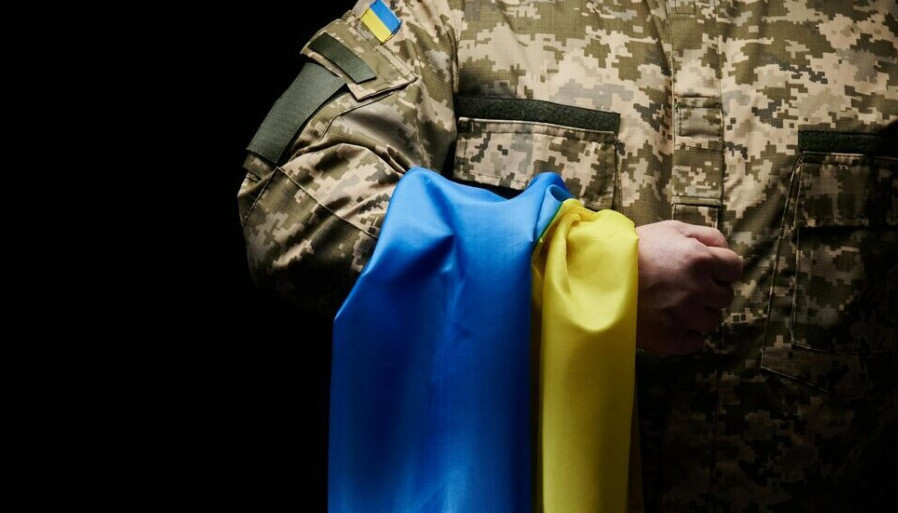 Кабмин одобрил порядок выплат 15 млн грн семьям погибших добровольцев